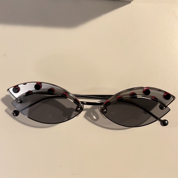 FENDI Sunglasses - Picture 3 of 6